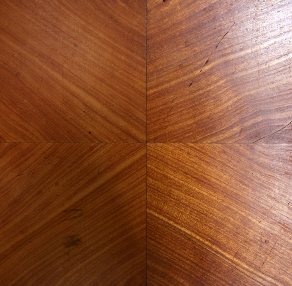 Warme dunkle Holzmaserung